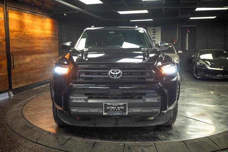 Used 2025 Toyota 4Runner SR5 AWD/4WD image 4