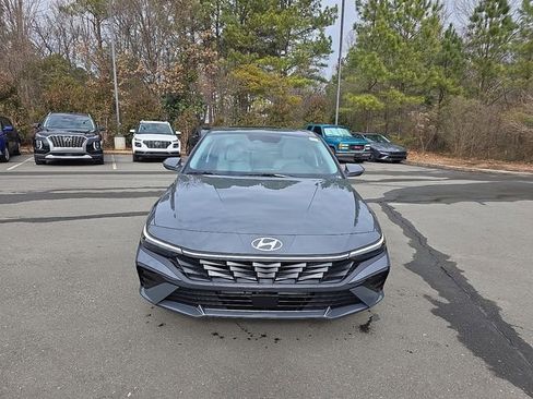 New 2026 Hyundai Elantra Limited FWD image 11