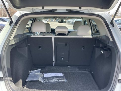 New 2026 Volkswagen Taos SE FWD image 10