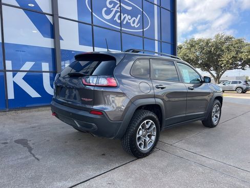 Used 2022 Jeep Cherokee Trailhawk image 10