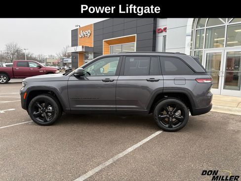 New 2025 Jeep Grand Cherokee Limited w/ Luxury Tech Group II image 8