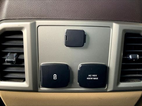 Used 2018 Ford F150 Lariat w/ Trailer Tow Package image 34