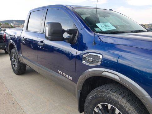 Used 2017 Nissan Titan PRO-4X AWD/4WD image 11