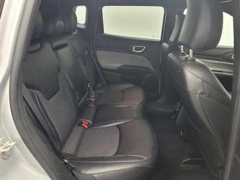 Used 2024 Jeep Compass Latitude image 19