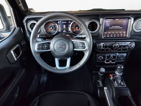 Used 2023 Jeep Gladiator Overland w/ Cold Weather Group image 20