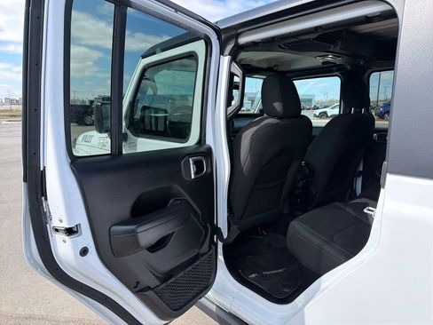Used 2023 Jeep Gladiator Willys image 26
