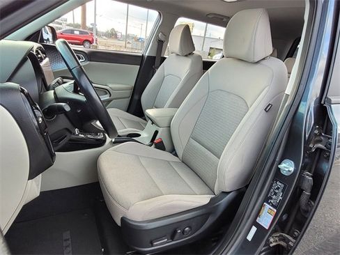 Used 2023 Kia Soul EX image 8