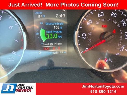 Used 2021 Toyota RAV4 LE AWD/4WD image 8