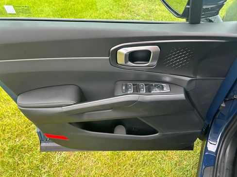 New 2025 Kia Sorento S image 11