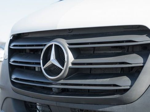 Used 2024 Mercedes-Benz Sprinter 2500 image 11