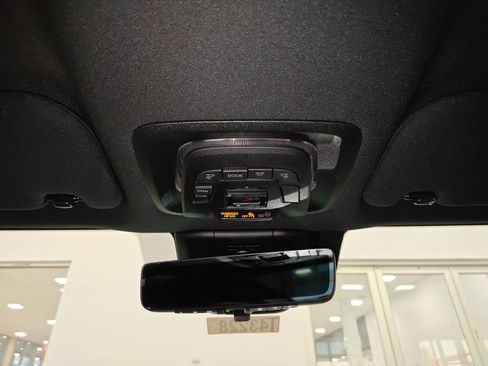 New 2025 Toyota Crown Signia image 31