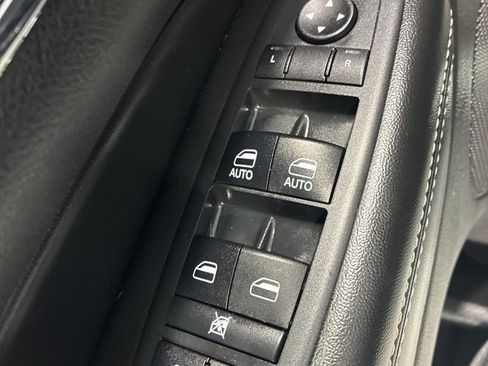 Used 2017 Jeep Grand Cherokee Limited image 18