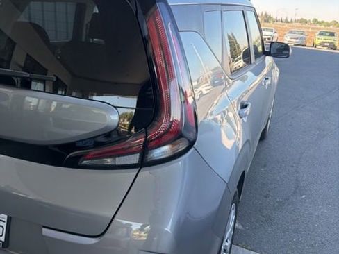 Used 2025 Kia Soul LX image 6