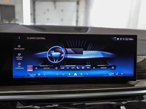 Used 2024 BMW X7 xDrive40i w/ Premium Package AWD/4WD image 18