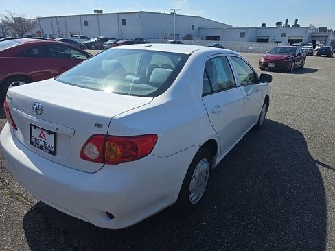Used 2010 Toyota Corolla LE image 5