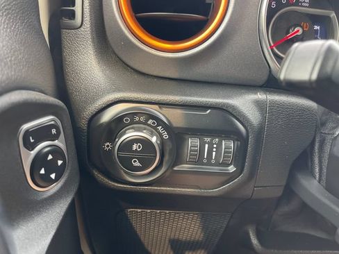 Used 2020 Jeep Gladiator Mojave AWD/4WD image 27