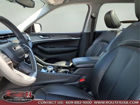 Used 2023 Jeep Grand Cherokee L Limited w/ Black Appearance Package AWD/4WD image 27