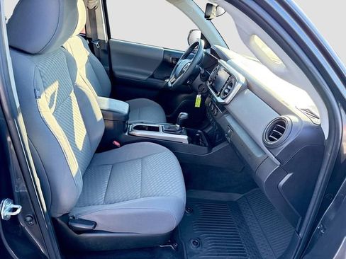 Used 2022 Toyota Tacoma SR5 w/ Technology Package image 26