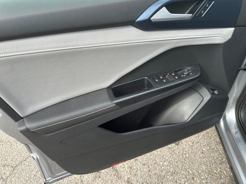 Used 2024 Volkswagen Taos SE FWD image 7