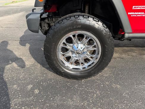 Used 2012 Jeep Wrangler Unlimited Sport image 9
