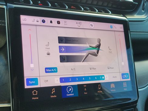 Used 2024 Jeep Grand Cherokee Limited w/ Black Appearance Package image 21