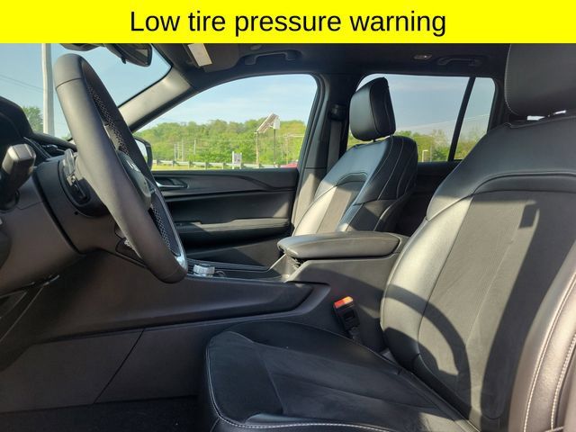 Used 2024 Jeep Grand Cherokee Altitude AWD/4WD image 24