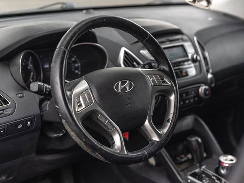 Used 2011 Hyundai Tucson GLS FWD image 6