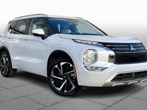 Used 2023 Mitsubishi Outlander SEL image 2