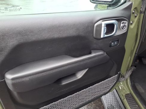 Used 2021 Jeep Wrangler Unlimited Sahara AWD/4WD image 10