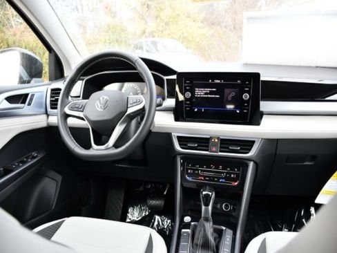 New 2026 Volkswagen Taos SE image 19