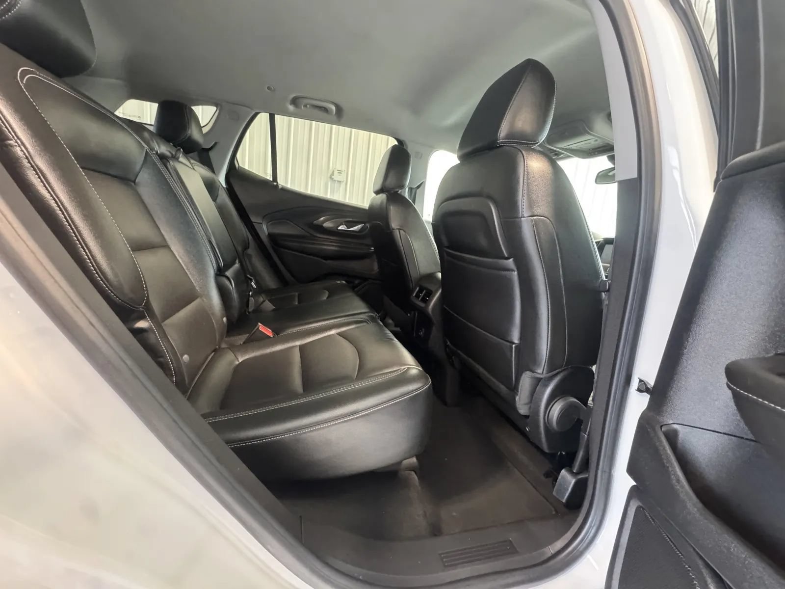 Used 2024 GMC Terrain SLT AWD/4WD image 19