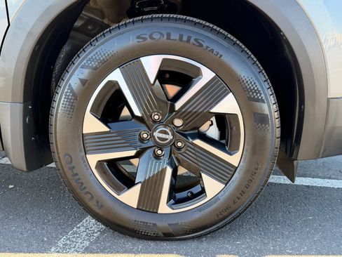 Certified 2025 Nissan Kicks SV image 10