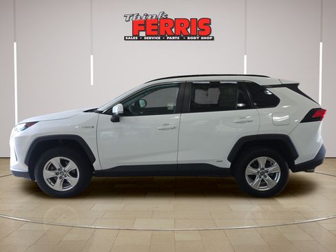 Used 2021 Toyota RAV4 LE AWD/4WD image 2