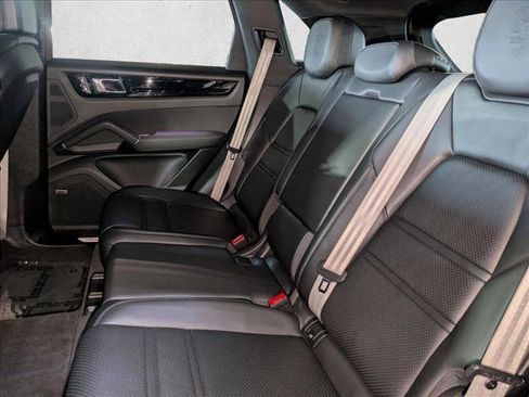 Used 2023 Porsche Cayenne Platinum Edition image 20