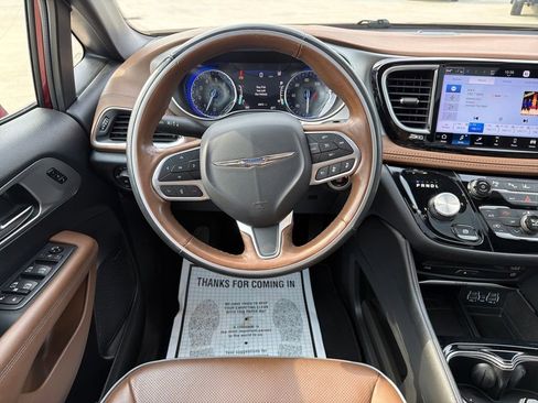Used 2021 Chrysler Pacifica Limited w/ Uconnect Theater Family Group image 24