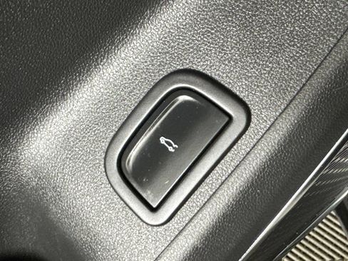 Certified 2025 GMC Acadia Elevation AWD/4WD image 27