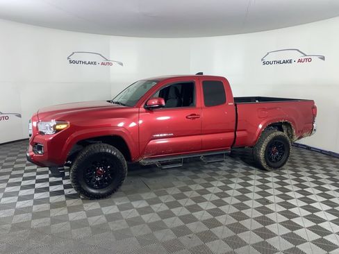 Used 2023 Toyota Tacoma SR5 w/ SR5 Appearance Package image 4