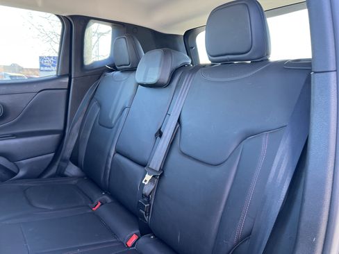 Used 2016 Jeep Renegade Trailhawk w/ Premium Trailhawk Package image 23