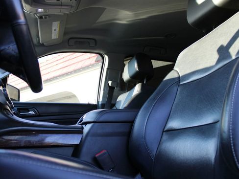 Used 2019 GMC Yukon XL SLT w/ Graphite Performance Edition image 11