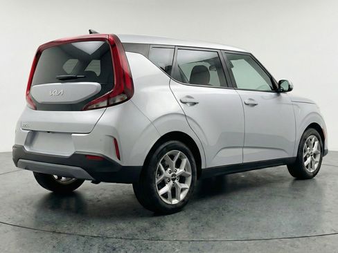 Used 2025 Kia Soul LX w/ LX Technology Package FWD image 9