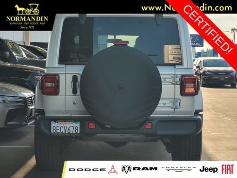 Certified 2018 Jeep Wrangler Unlimited Sahara w/ LED Lighting Group AWD/4WD image 5