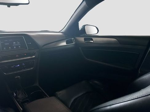 Used 2018 Hyundai Sonata Sport w/ Tech Package 05 FWD image 24