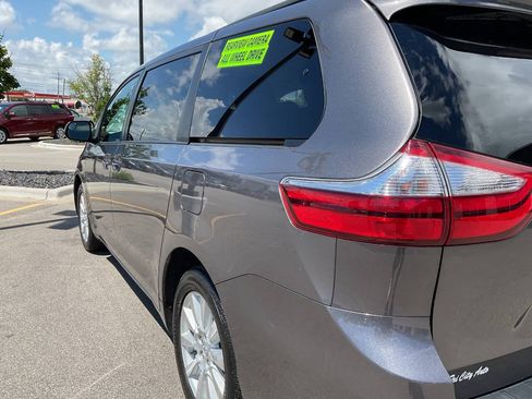 Used 2017 Toyota Sienna LE AWD/4WD image 5