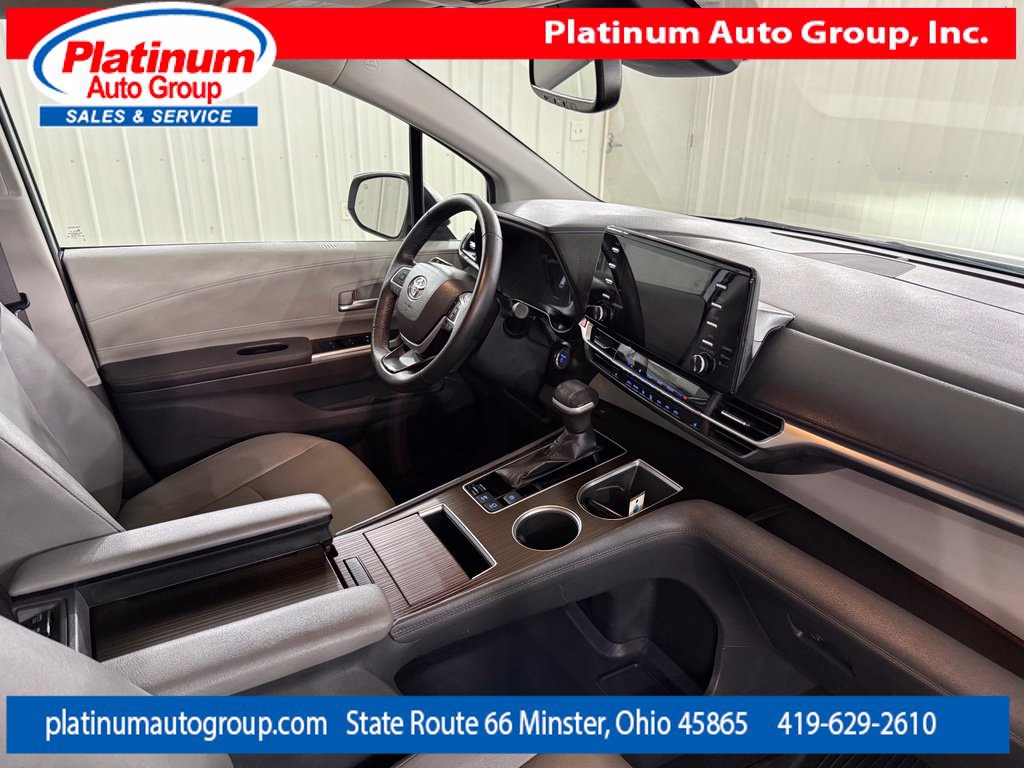 Used 2023 Toyota Sienna XLE AWD/4WD image 46