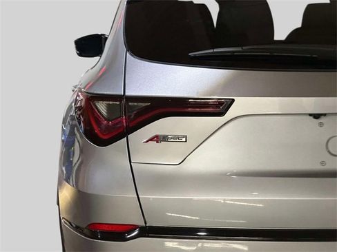 Used 2023 Acura MDX A-Spec image 10