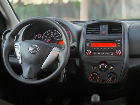 Used 2016 Nissan Versa S FWD image 21