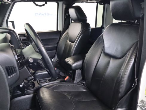 Used 2014 Jeep Wrangler Altitude image 22