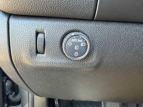 Used 2017 Chevrolet Colorado LT w/ LT Convenience Package RWD image 17