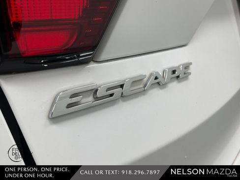 Used 2019 Ford Escape SEL image 17