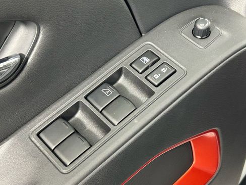 Used 2025 Nissan Frontier PRO-4X image 34